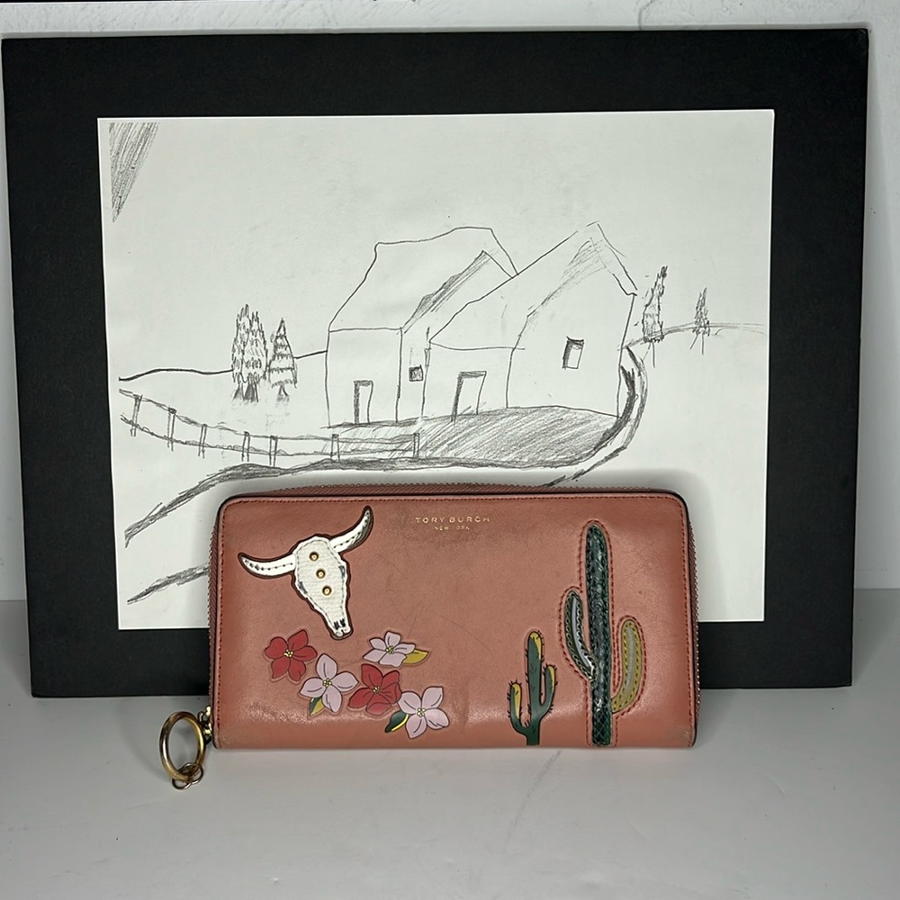 TORY BURCH Sylvan Appliqué Zip Continental
Wallet In Tramonto
